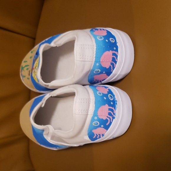 Hand painted slip on shoes - Picture 2 of 4